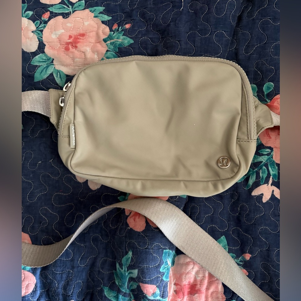 Lululemon 2L Long Strap